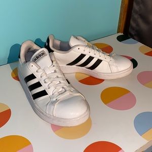 Adidas size 6 white and black shoes